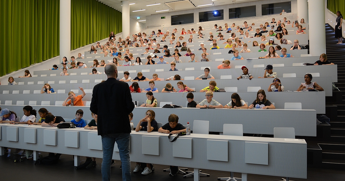 Kinderuni 2023: Einblick in die Welt der Wissenschaft - Universität Luzern