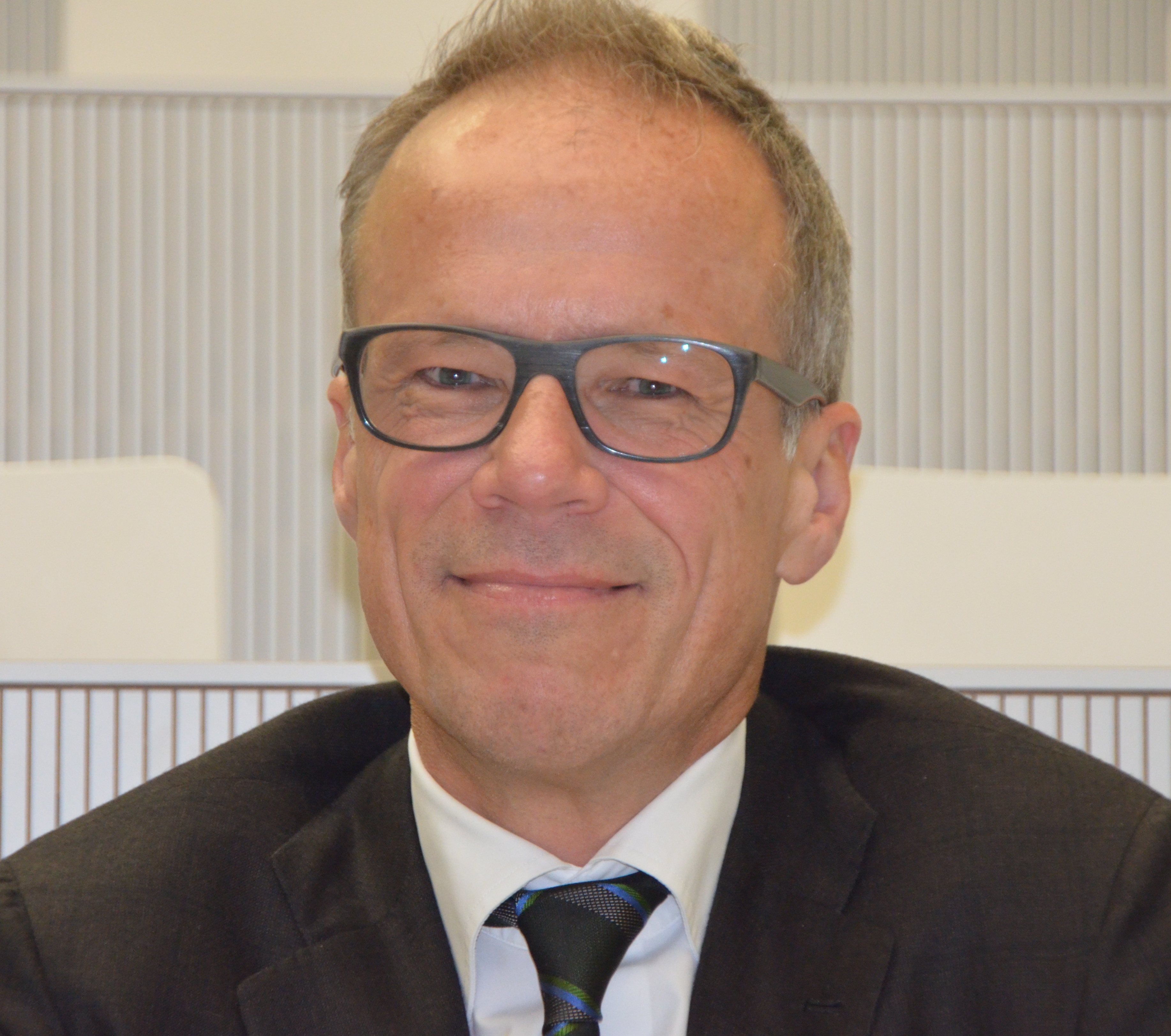 Als Gründungsmitglied der Rechtswissenschaftlichen Fakultät der Universität Luzern wechselt Prof. Dr. iur. Christoph B. Graber nach rund 14 Jahren Tätigkeit ... - Nov2013